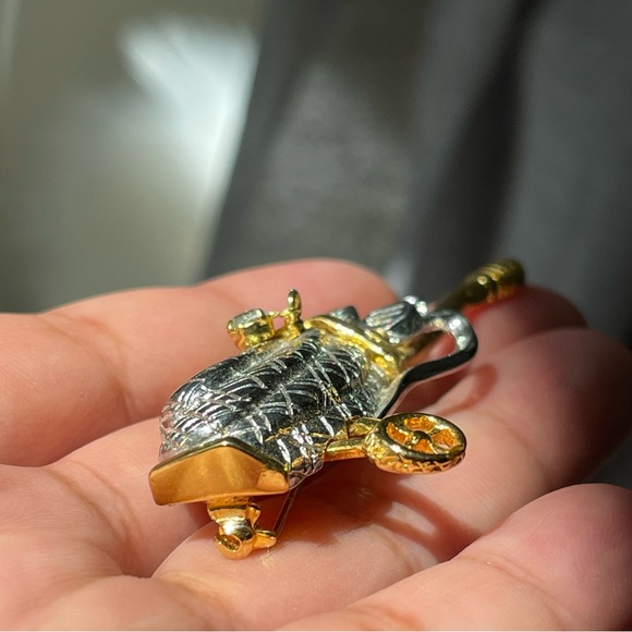 Vintage | Golf Bag Club Gold Silver Tone Unsigned Brooch Pin 2.25" Tall - Picture 4 of 13